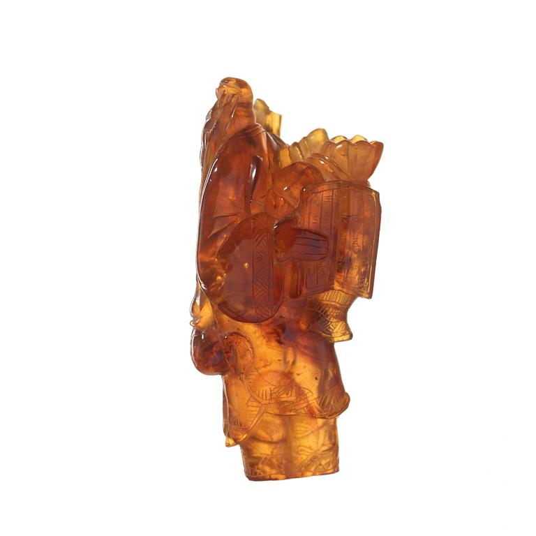 An amber figurine of a standing fisherman with prey, Qing dynasty (1644-1912).