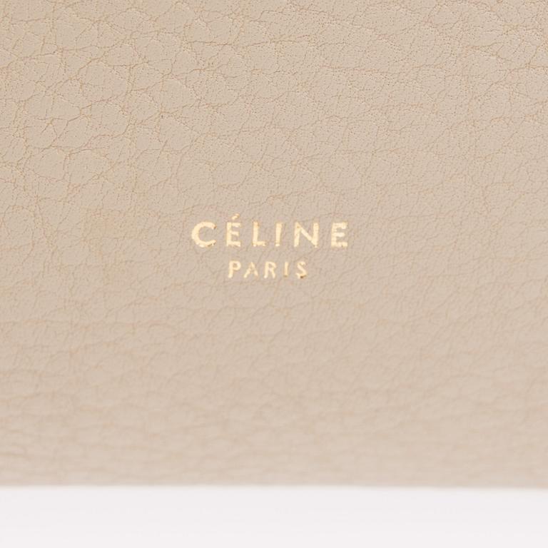 LAUKKU, "Tie", Céline.