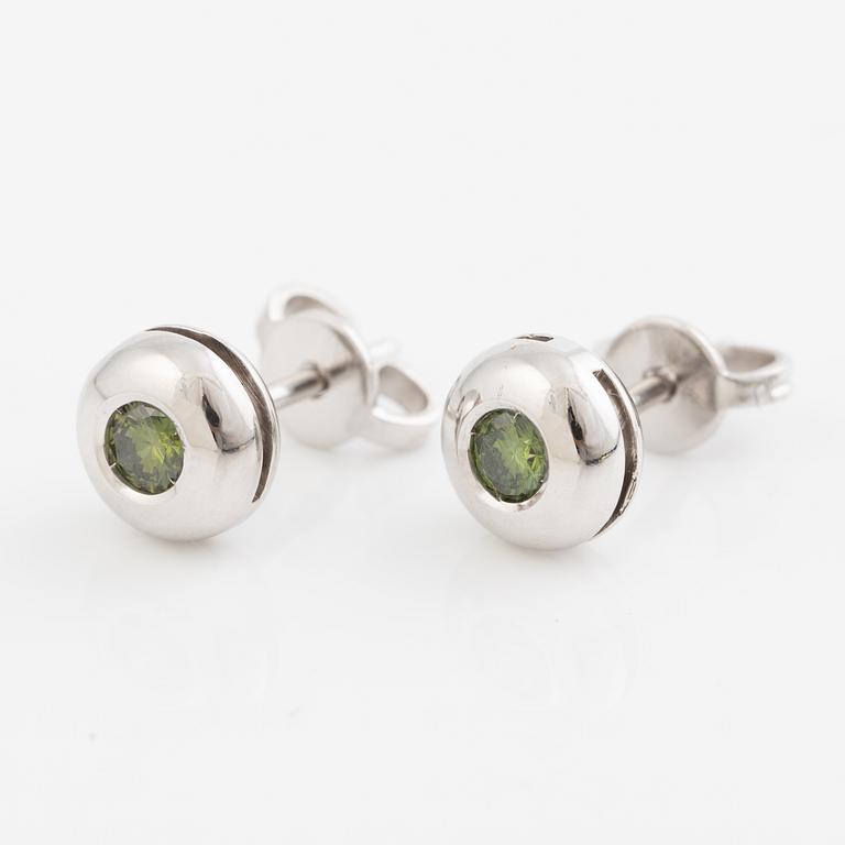 Earrings 18K white gold with colour-treated green brilliant-cut diamonds.
