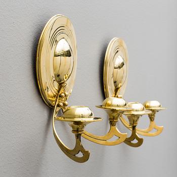 A PAIR OF ART NOUVEAU STYLE BRASS WALL LIGHTS, first half of the 20th century.
