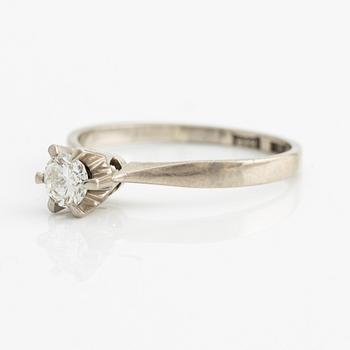 Ring in 18K gold with a round brilliant-cut diamond.