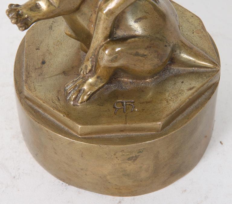 SKULPTUR, gulmetall, monogramsign samt bär gjutarstämpel "J.N ROSENGREN KONSTGJUTERI LIMHAMN".