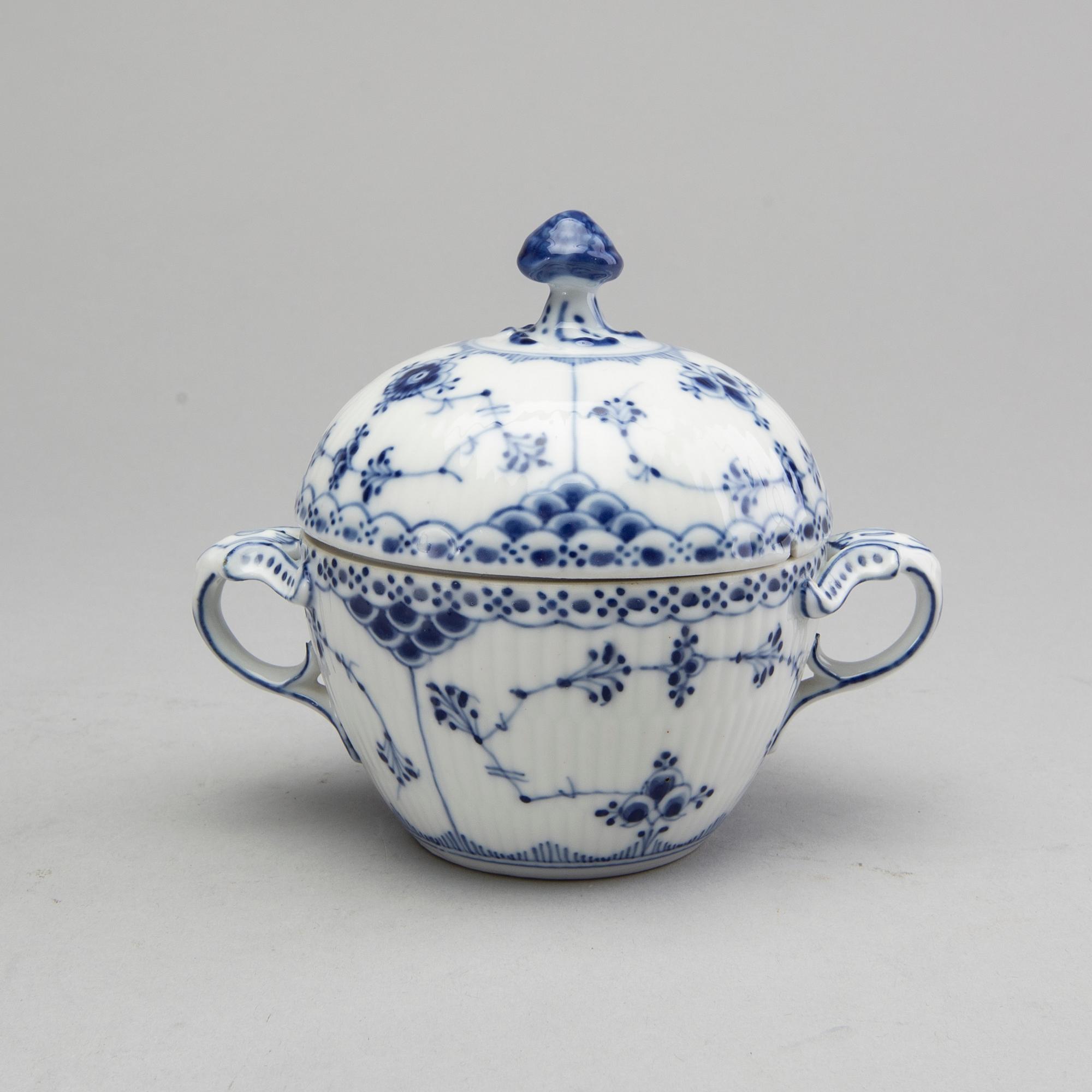 ROYAL COPENHAGEN, kaffeservis, 15 dls Musselmalet halvblond, porslin, första- och andrasortering.