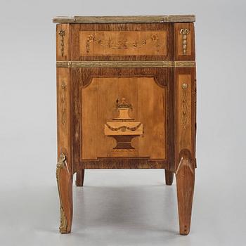 A Gustavian commode, late 18th century.