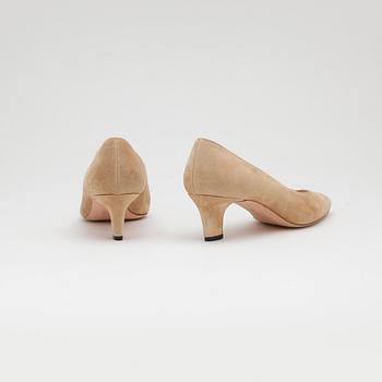 MANOLO BLAHNIK, ett par pumps.