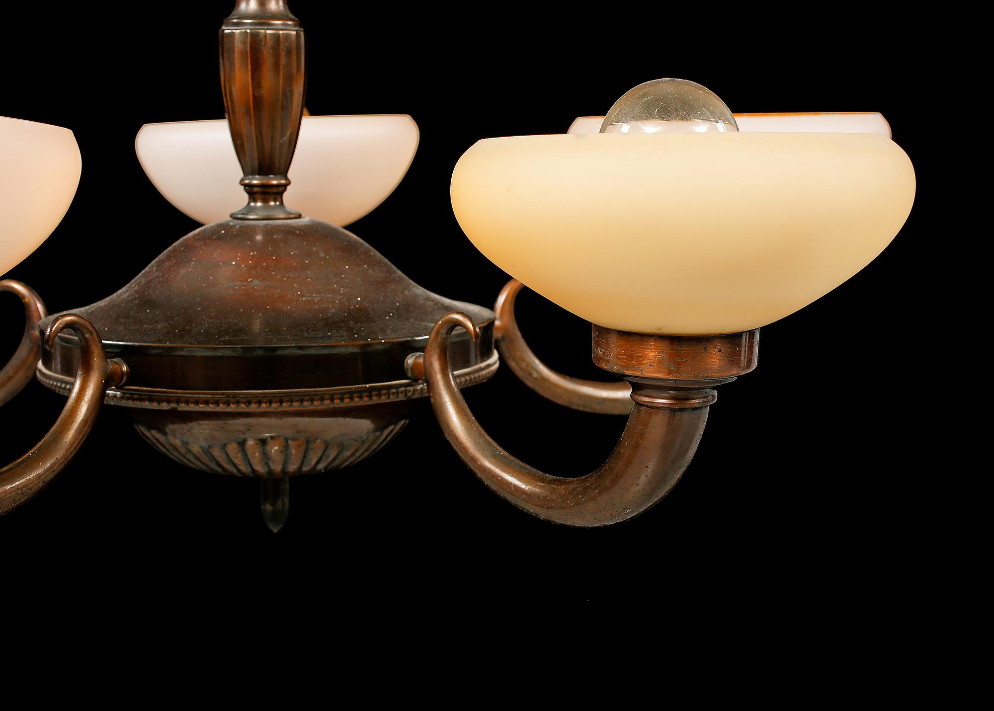 TAKLAMPA, 1900-talets andra kvartal, höjd ca 62 cm.