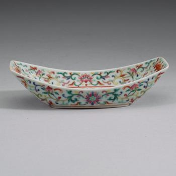 TEBÅT, porslin. Qingdynastin, Jiaqing mark and period (1796-1820).