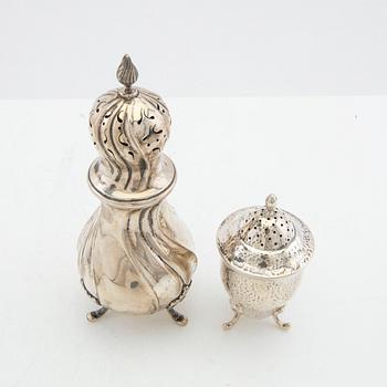 Ströare 2 st silver K Andersson Stockholm 1925 samt importstämplar.