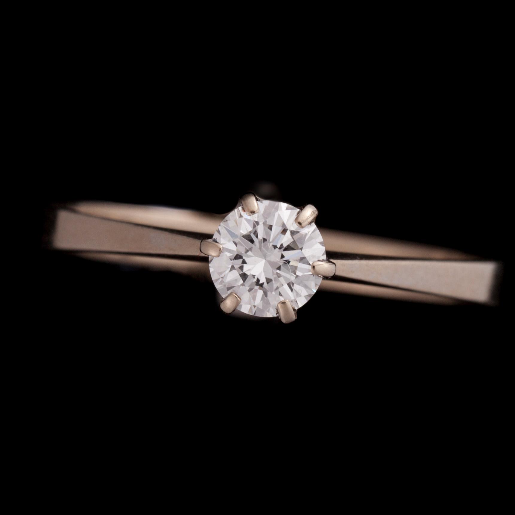 RING, 18K vitguld, diamant. H.J. Lehtovaara, Helsinki 1983. Vikt ca 1,9 g.