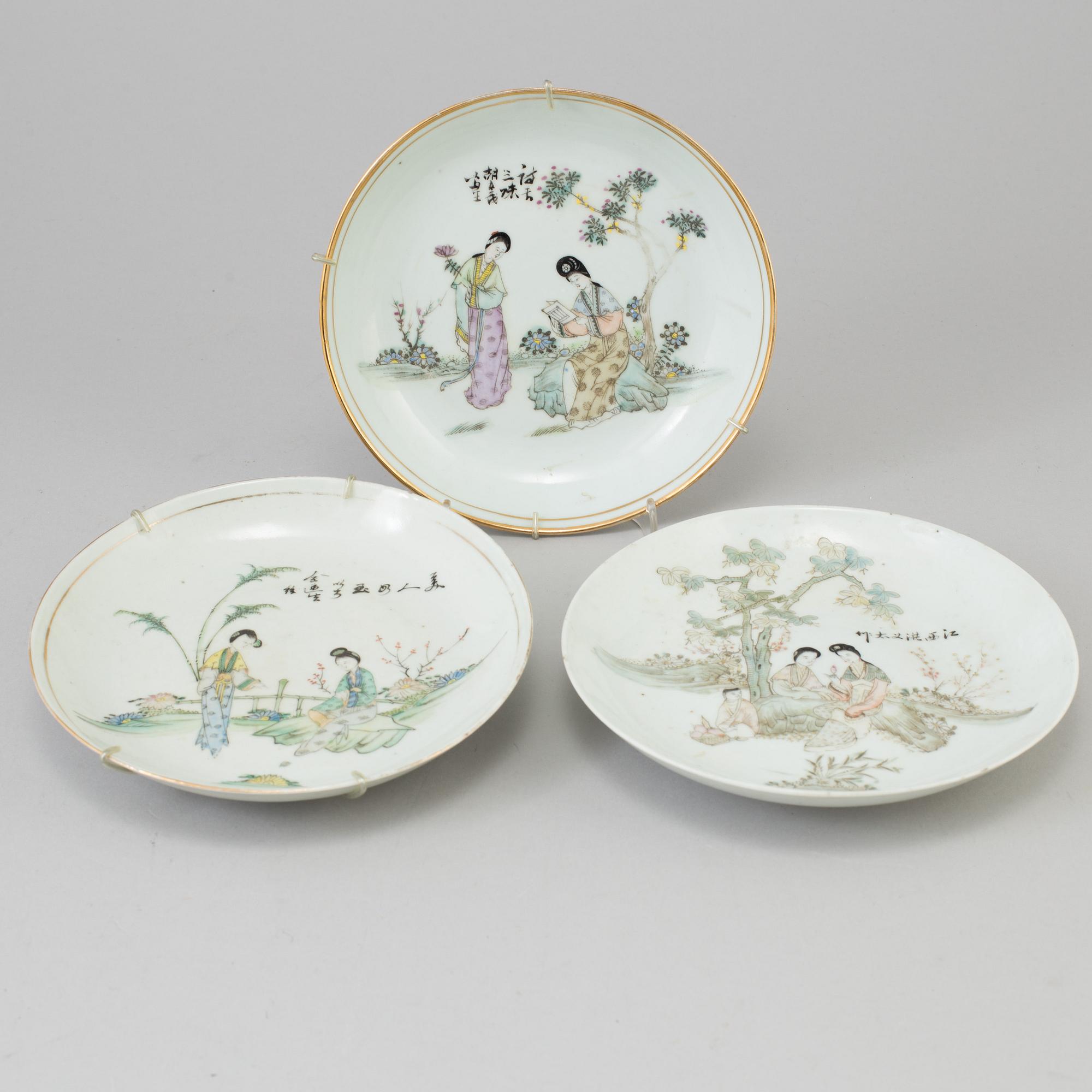A set of four Chinese famille rose porcelain dishes, 20th century.