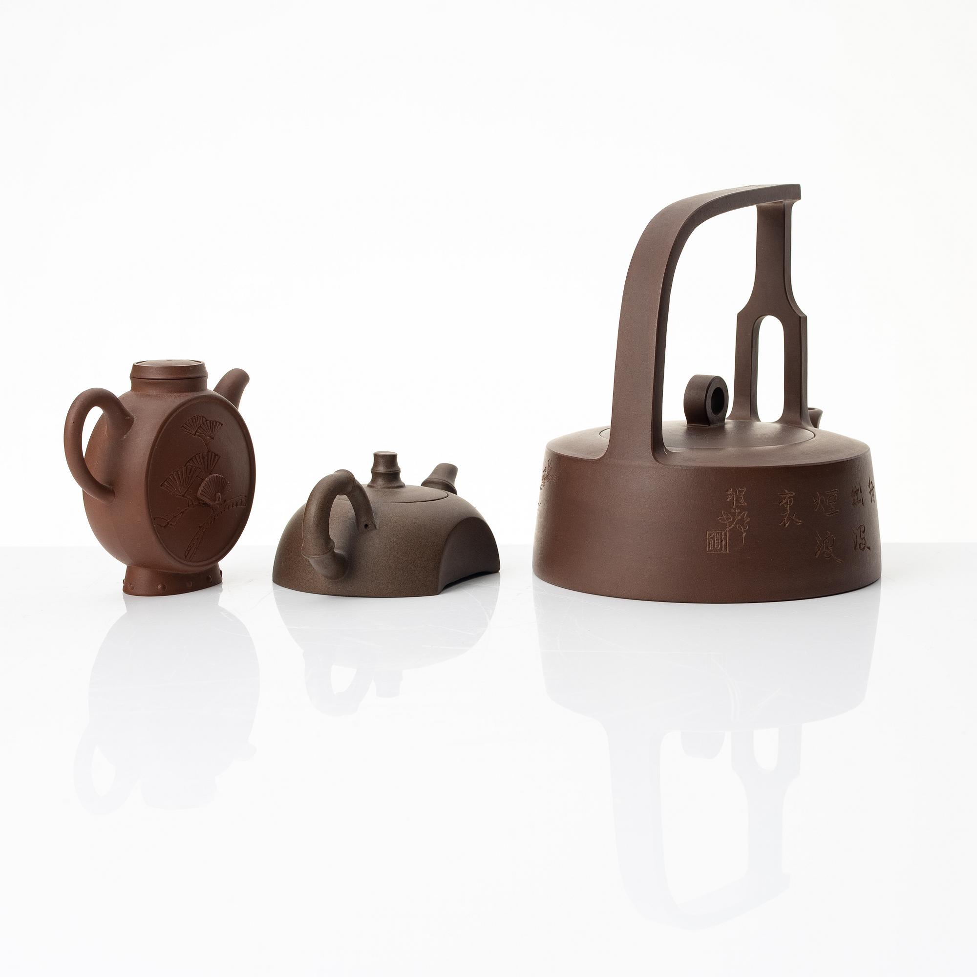 A group of three Chinese yixing teapots, 1980s.