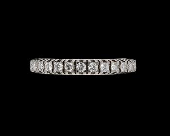 1104. RING, eternityring, brillinánt cut diamonds, tot. app. 1 cts app G/VS.