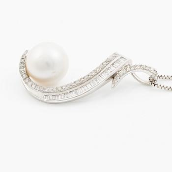 Pendant, 18K white gold with a cultured pearl and baguette and brilliant-cut diamonds.