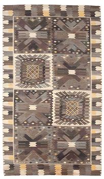 CARPET. "Nejlikan gråsvart". Tapestry weave (gobelängteknik). 276,5 x 155 cm. Signed AB MMF BN.