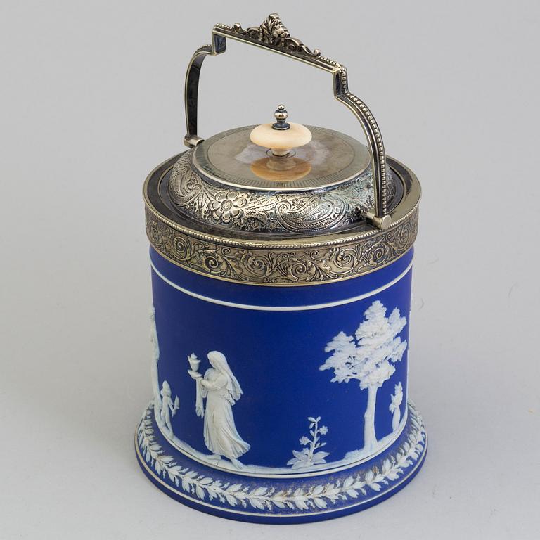 An ice bucket, Wedgwood, late 19th century.