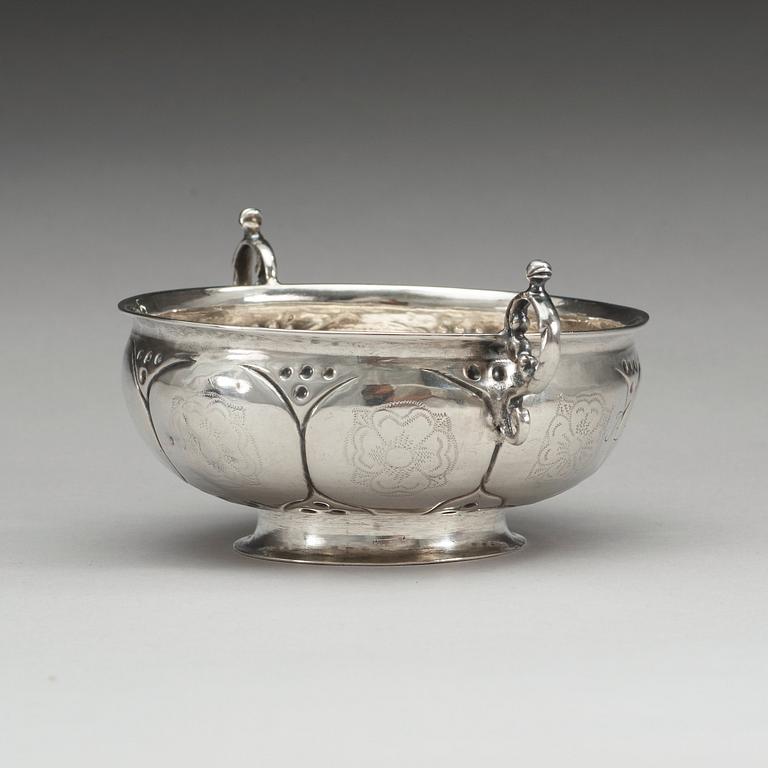 A Swidish 18th century silver bowl, marks of Niclas Wiggman, Kalmar 1761.