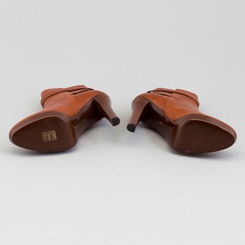 A pair of brandycoloured leather bootie by Raplh Lauren.