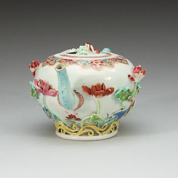 TEKANNA med LOCK, kompaniporslin. Qing dynastin, Qianlong (1736-95).