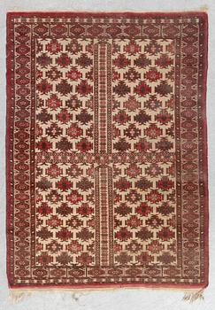 A RUG Semiantik Turmensk Ensi, ca 140 x 102 cm.