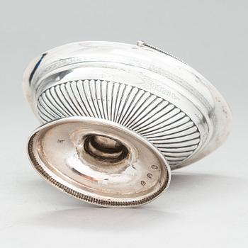 WILLIAM BOND, A late 18th-century footed silver bowl, mark of William Bond, Dublin 1791.