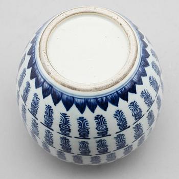 VAS, porslin, Kina, 1900-/2000-tal.