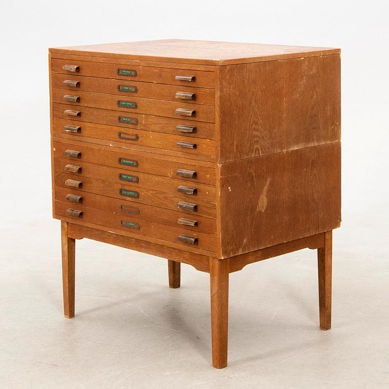 Filing cabinet/drawing cabinet, mid-20th century.