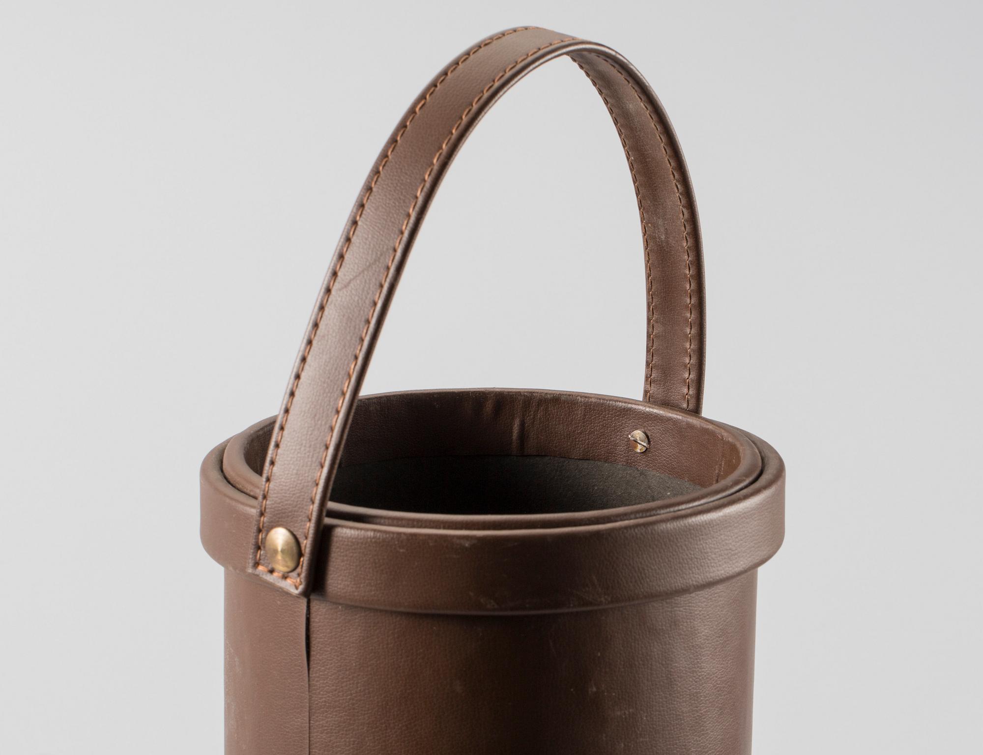 PARAPLYSTÄLL, 1900-talets slut.