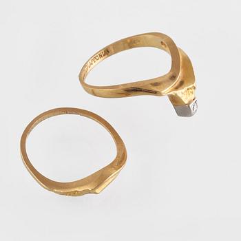 RINGAR, 2 st, 18K guld med briljantslipad diamant 0.04 ct, Björn Weckström, Lapponia, 1975. Vikt 5,7 gram.