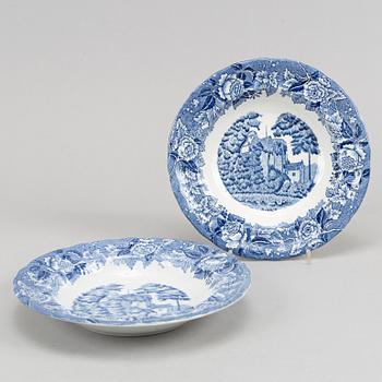 MATSERVIS, ca 100 delar, flintgods. "Skånska slott", Rörstrand.