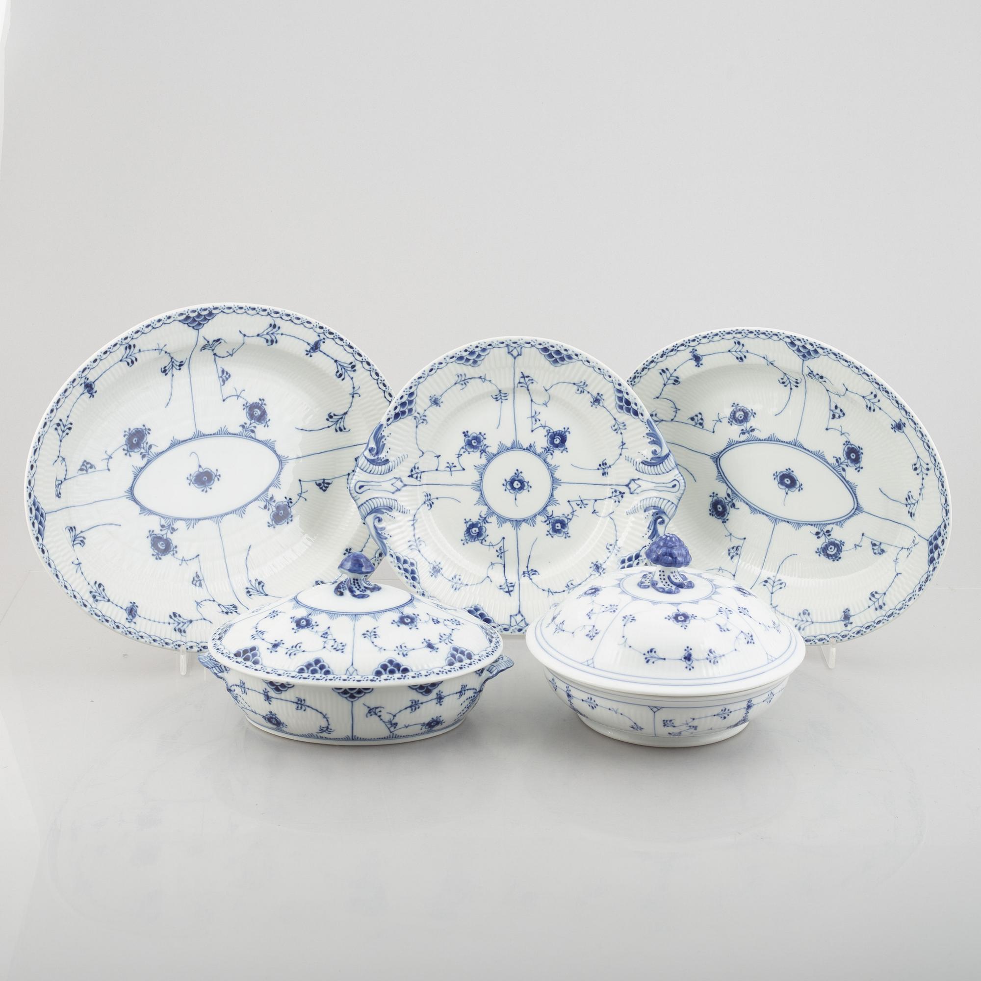 Mat- och kaffeservis, 78 delar, porslin, "Musselmalet", Royal Copenhagen, Danmark.