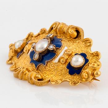 An 18K gold brooch with blue enamel decoration set with pearls and rose-cut diamonds.