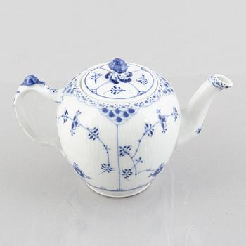 A 'Blue Fluted half lace' / 'Musselmalet' porcelain teapot, Royal Copenhagen, model 259, post 1923.