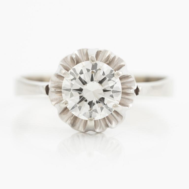 Ring 18K white gold set with a round brilliant-cut diamond.