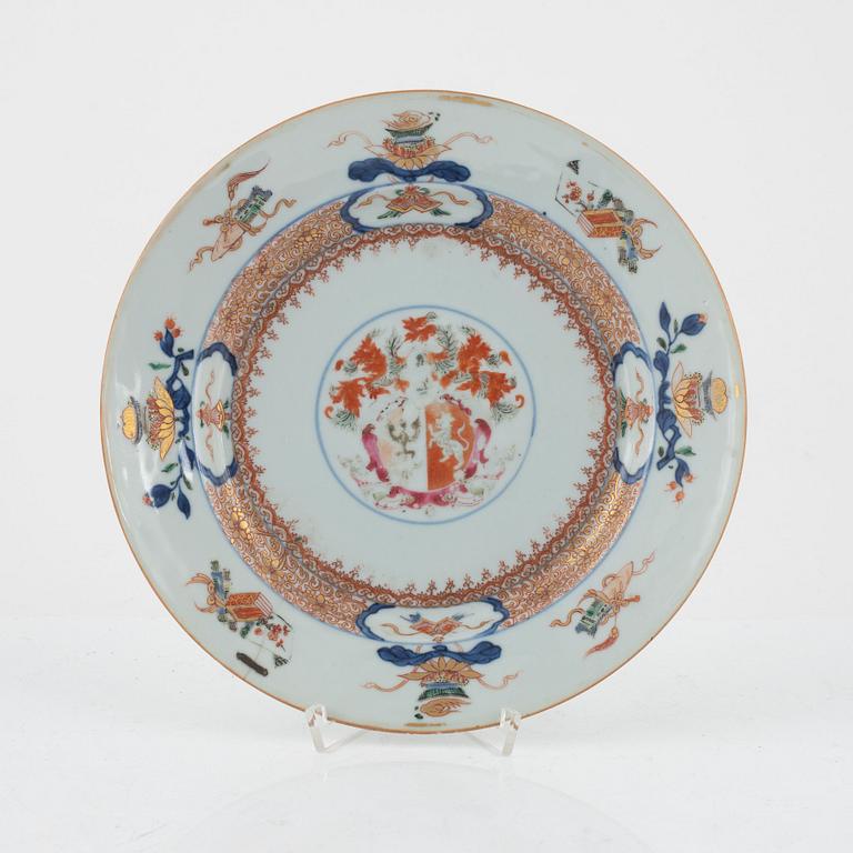 A Chinese export porcelain armorial plate, Qing dynasty, 18th century.