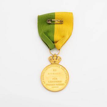 A Swedish 18 ct gold medal.