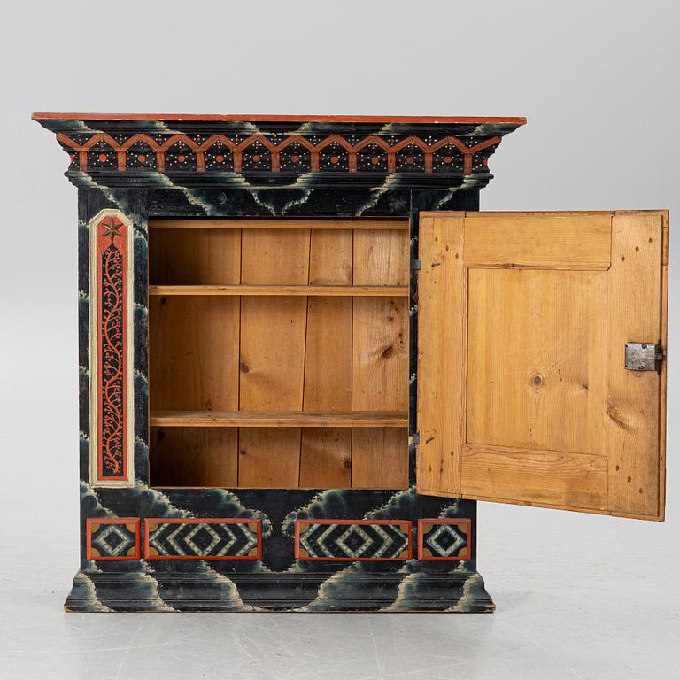 Hängskåp, allmoge, Järvsö, Hälsingland. Omkring 1795-1800.