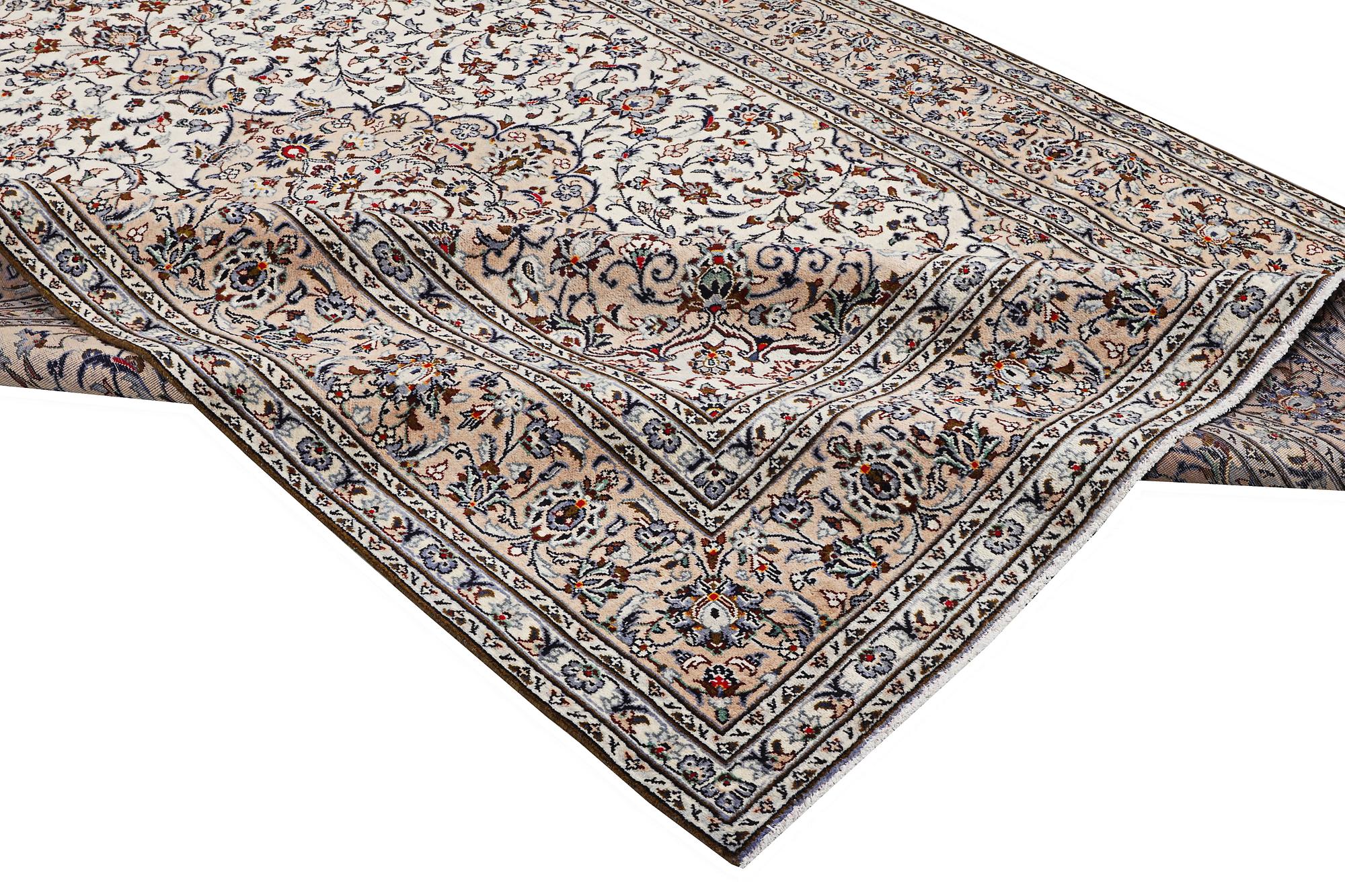 A carpet, Kashan, ca 353 x 243 cm.