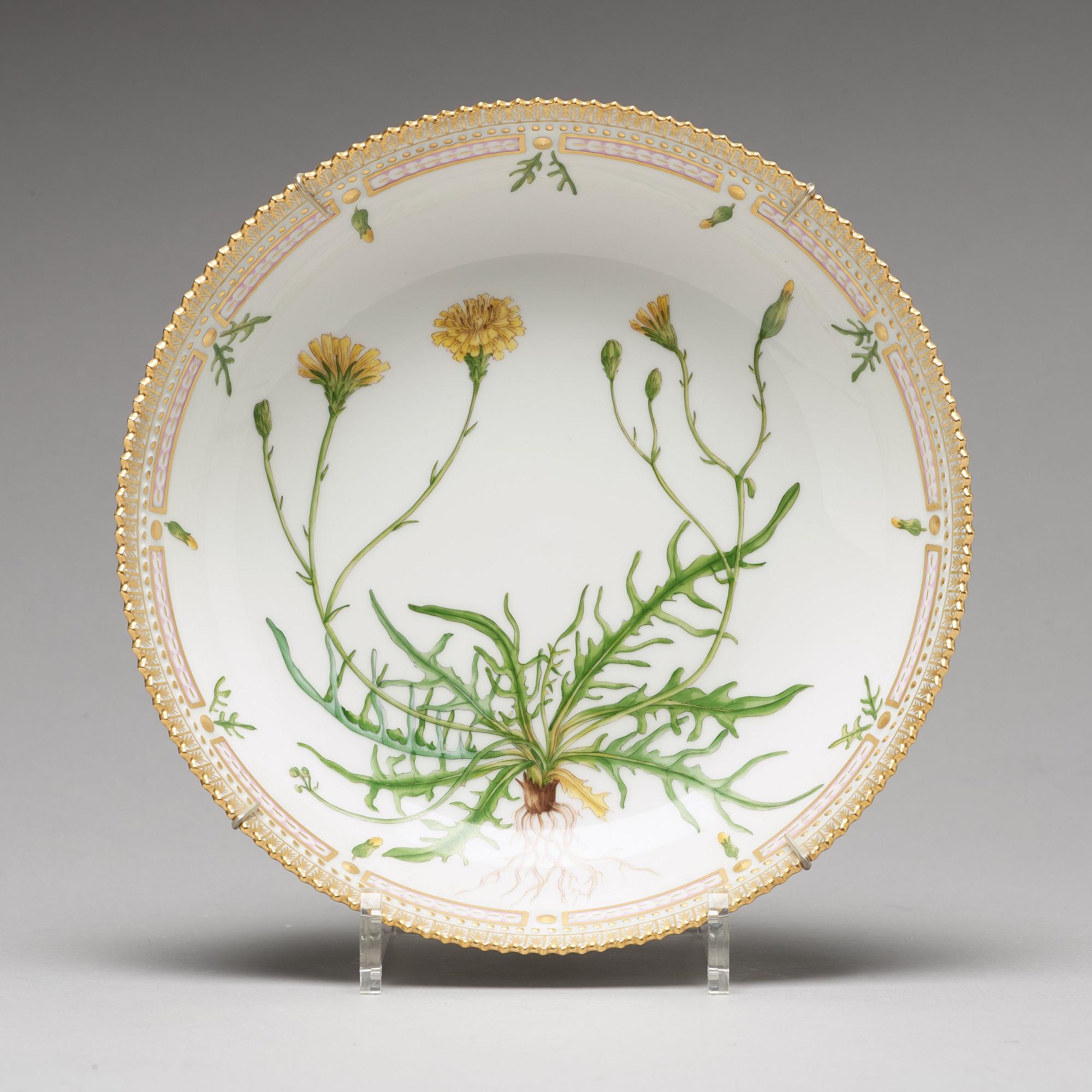 A set of five Royal Copenhagen 'Flora Danica' dishes, Denmark, 20th Century.
