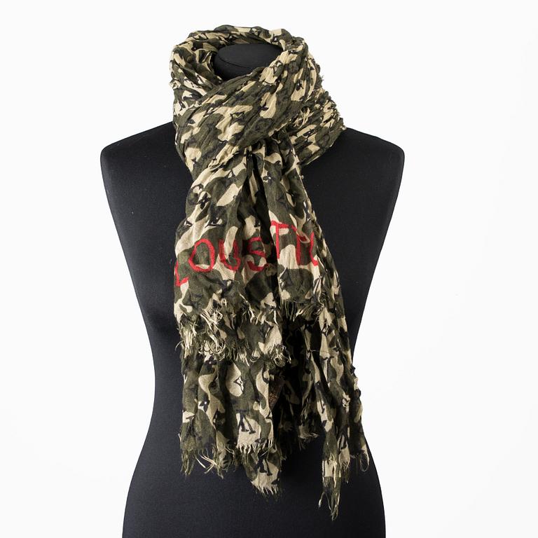 SCARF, Louis Vuitton.