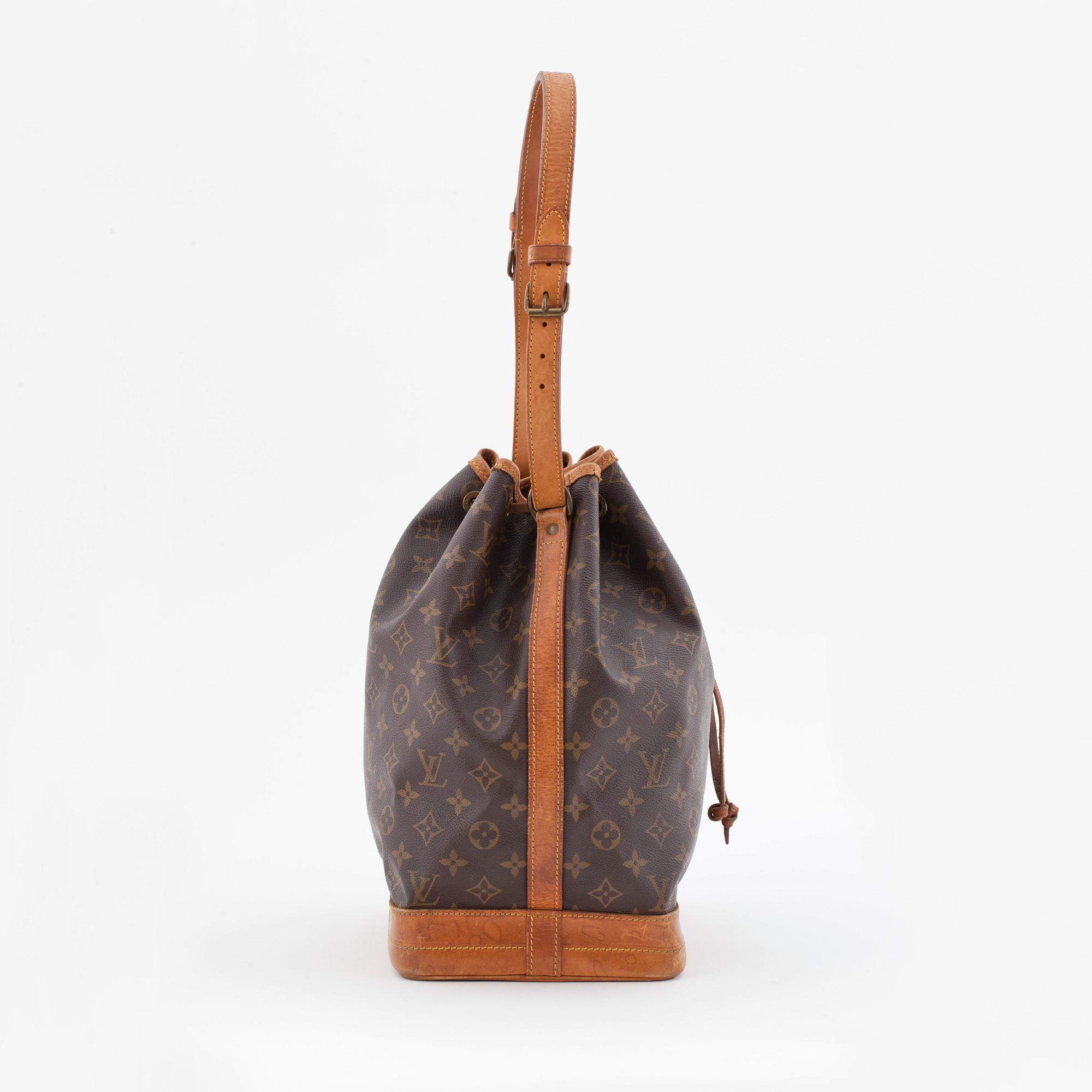 LOUIS VUITTON, a Monogram canvas "Noé" shoulder bag.