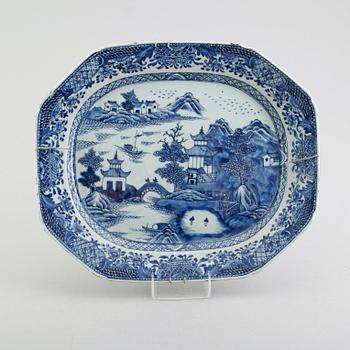 STEKFAT, porslin, Kina, Qianlong 1736-1795.