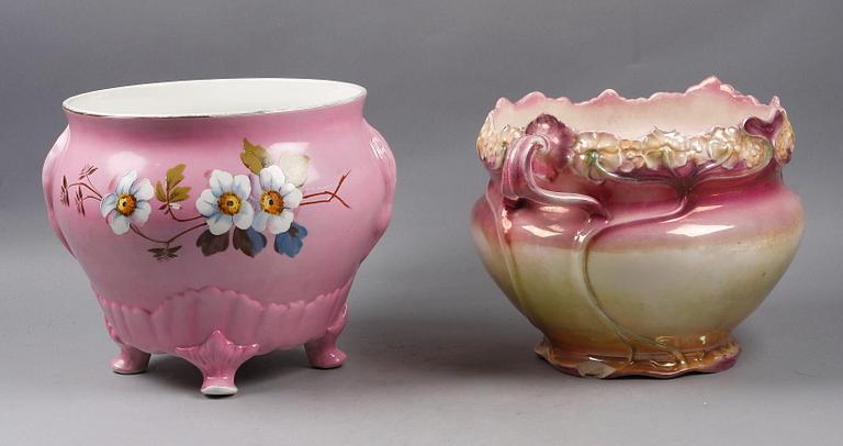 YTTERFODER, 2 st, porslin, tidigt 1900-tal.