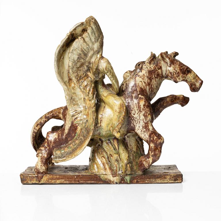 Allan Ebeling, skulptur, glaserad keramik, i form av ursprungsamerikan till häst, Torshälla 1935.