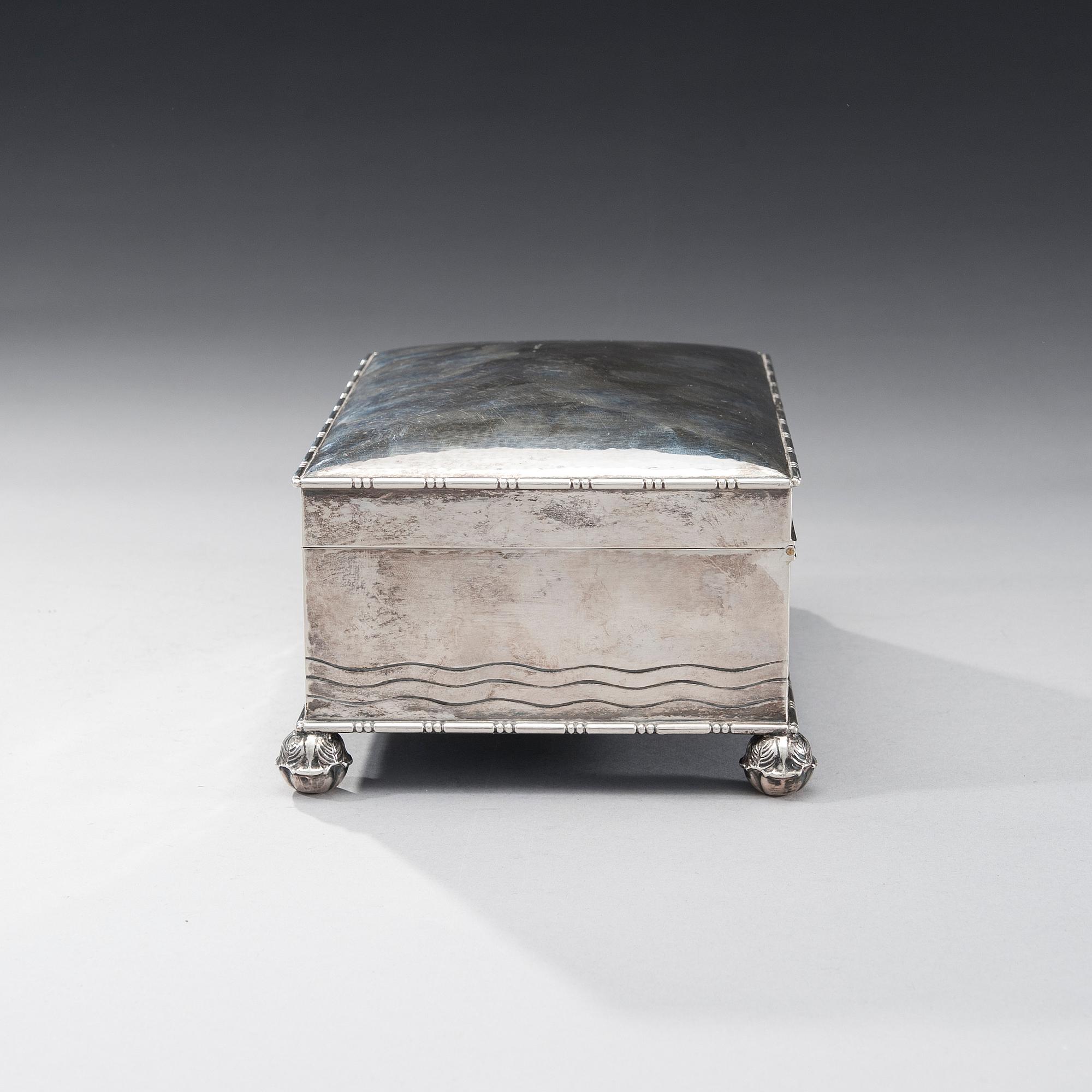 SKRIN, silver, C.G.Hallberg, Stockholm 1922. Vikt 1620 g.