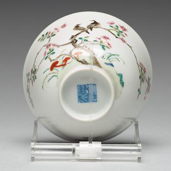 A Chinese famille rose cup, with Qianlong mark.