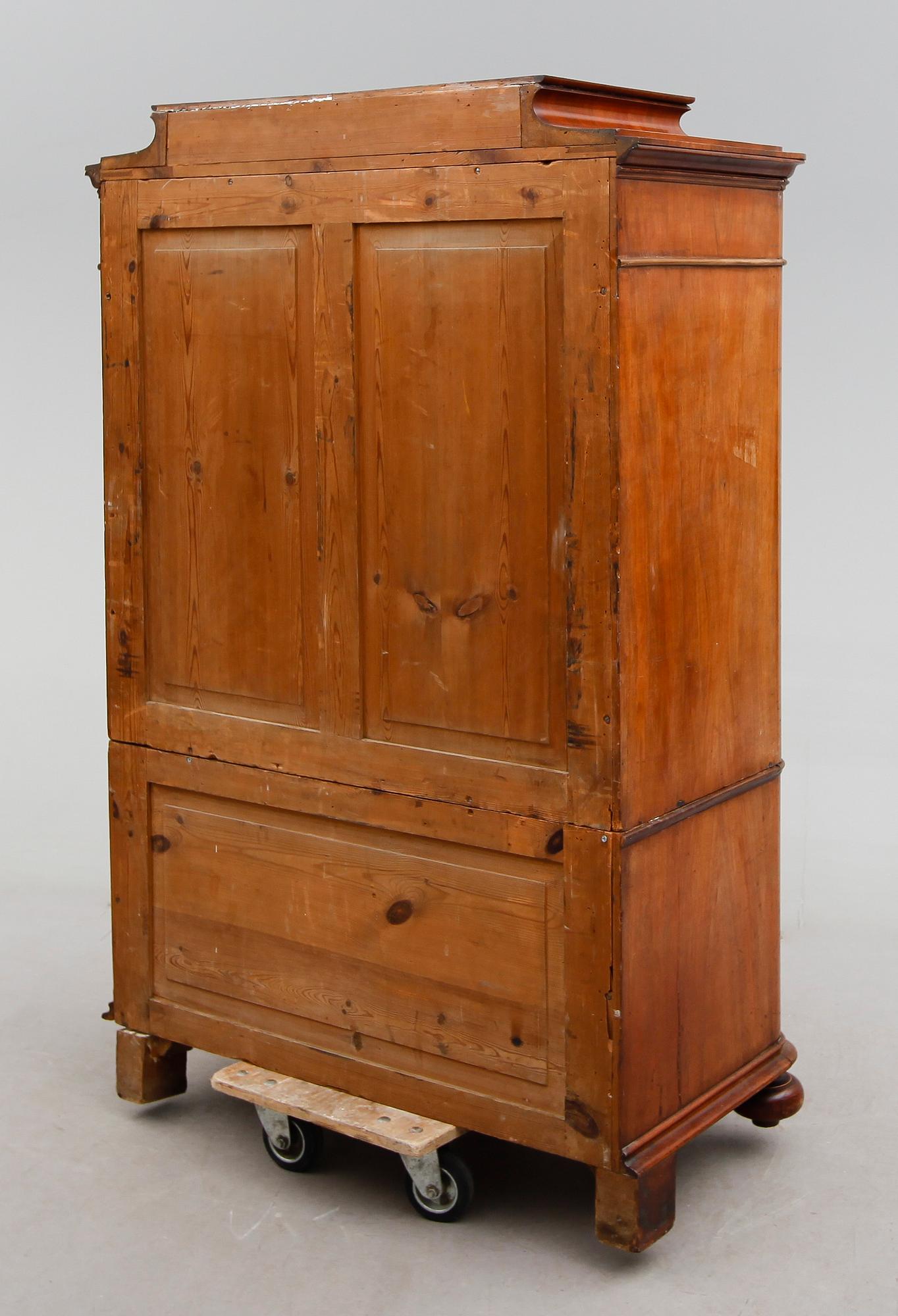 CHIFFONJÉ, 1800-talets andra hälft.