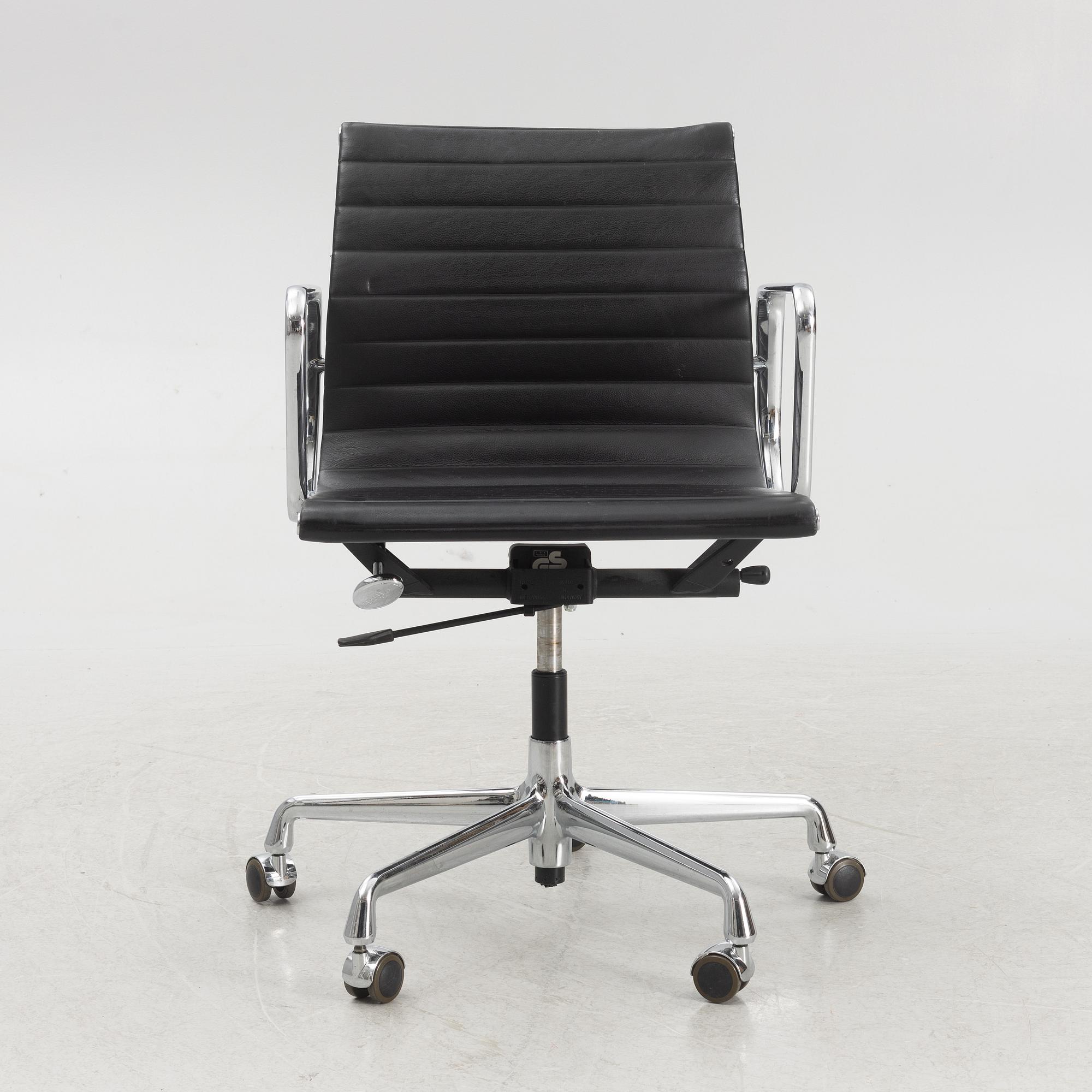 Charles & Ray Eames, office chair, "EA117" Vitra.