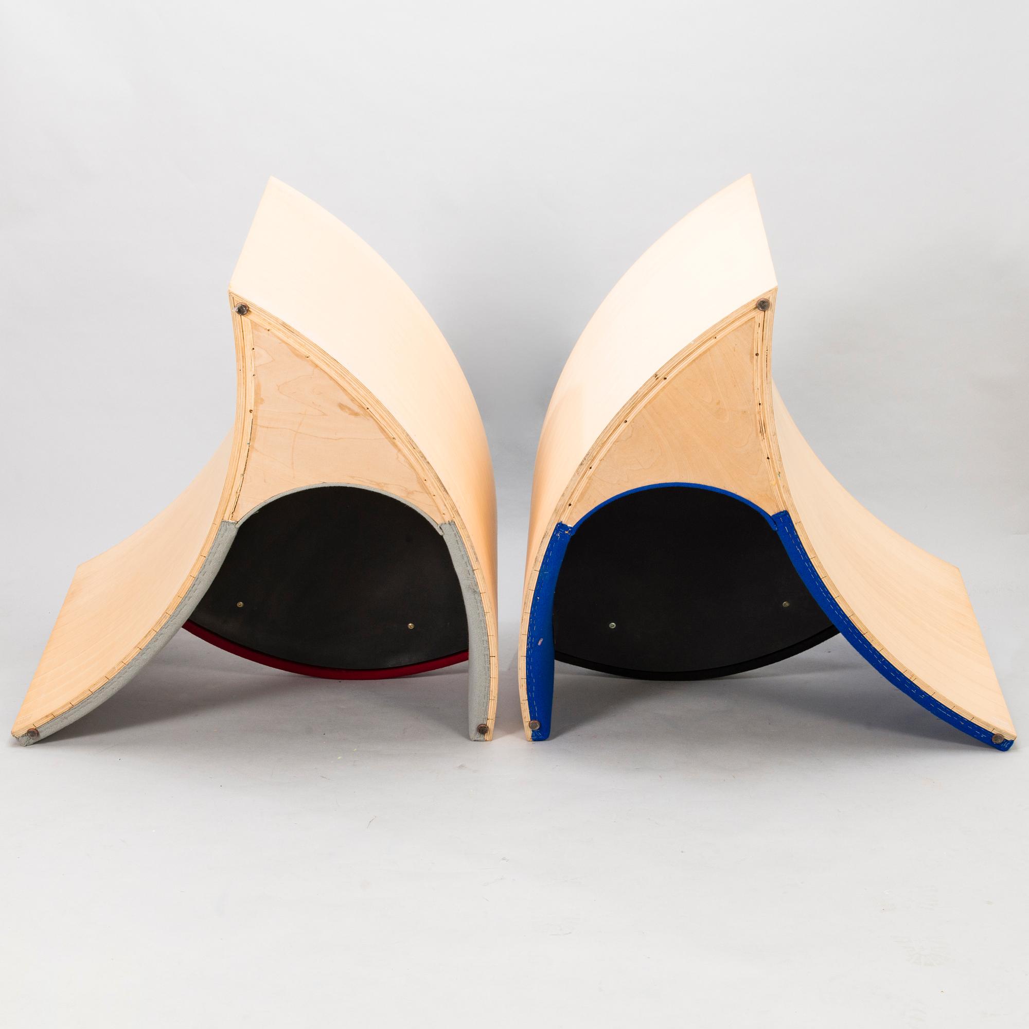 EERO AARNIO, nojatuoleja, 2 kpl ja pöytä, "Delfiini" Adelta.