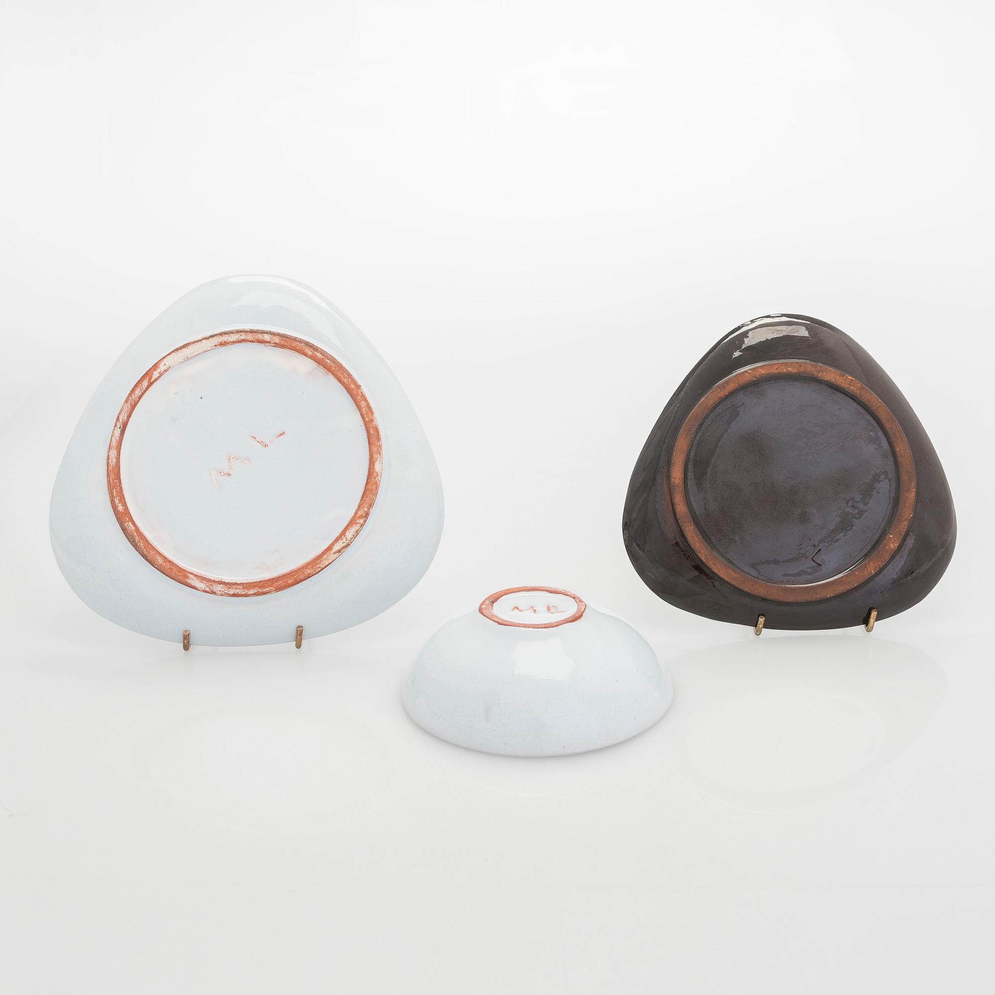 Marita Lybeck, two redclay plates and a dessert bowl, signed ML.