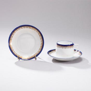 KAFFEKOPPAR MED FAT, 8 st, porslin, Gardner, Ryssland 1880-1890.